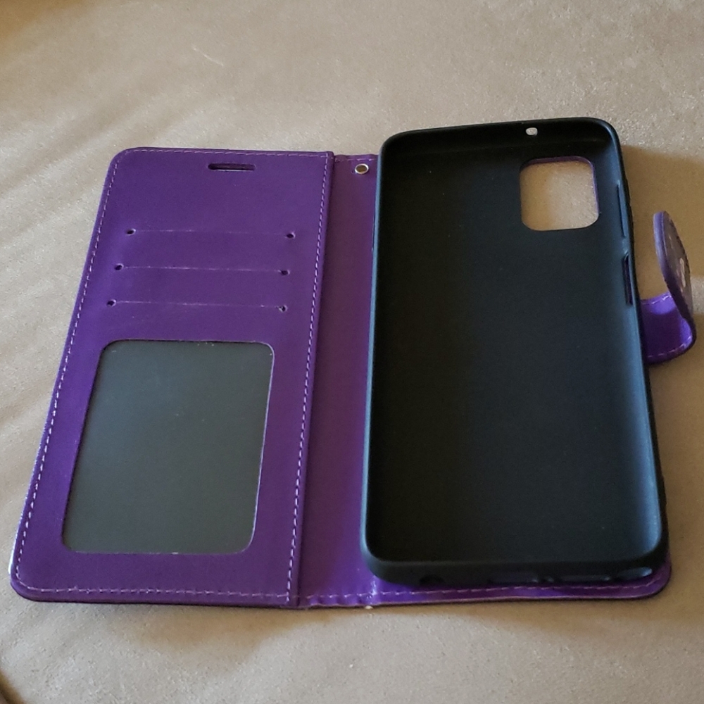 Cell Phone Cover. - Picture 3 of 6